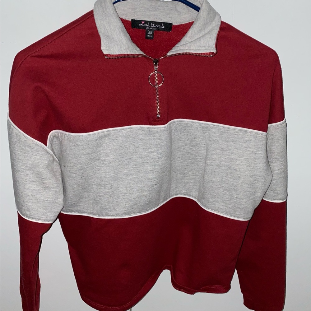 Junior's Grey / Burgundy Zip up pullover ✨